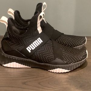 Puma Radiate Mid Cross Trainer
Womens Black & White